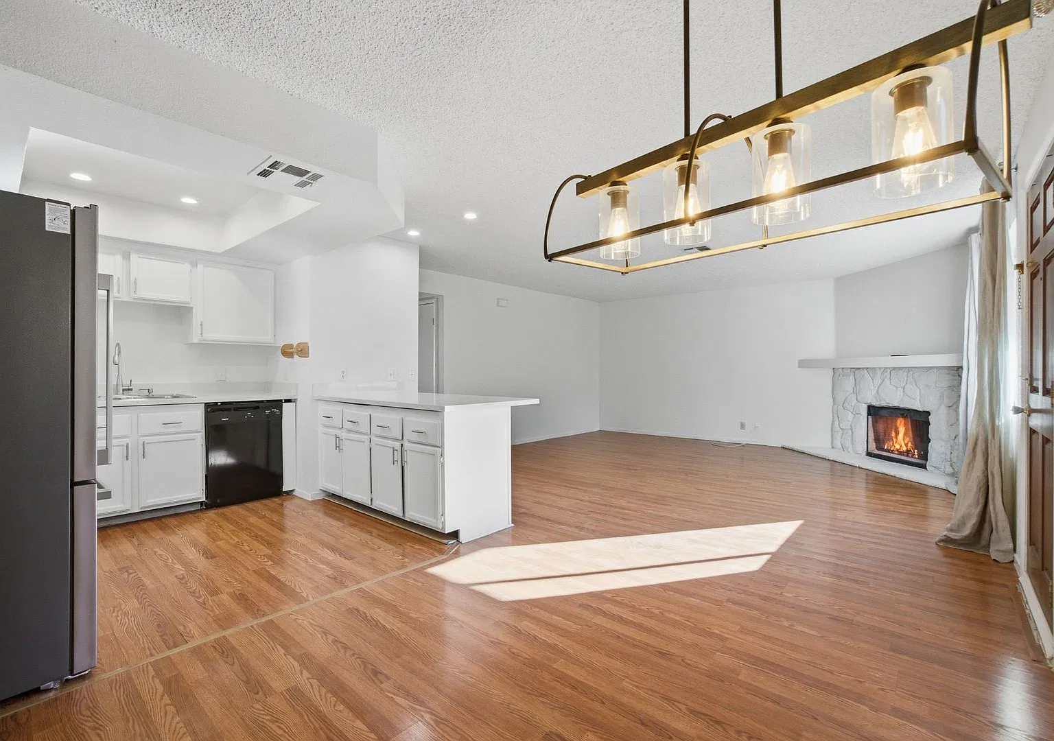 2-Bedroom Condo with Community Pool & Wood-Burning Fireplace — Photo 4