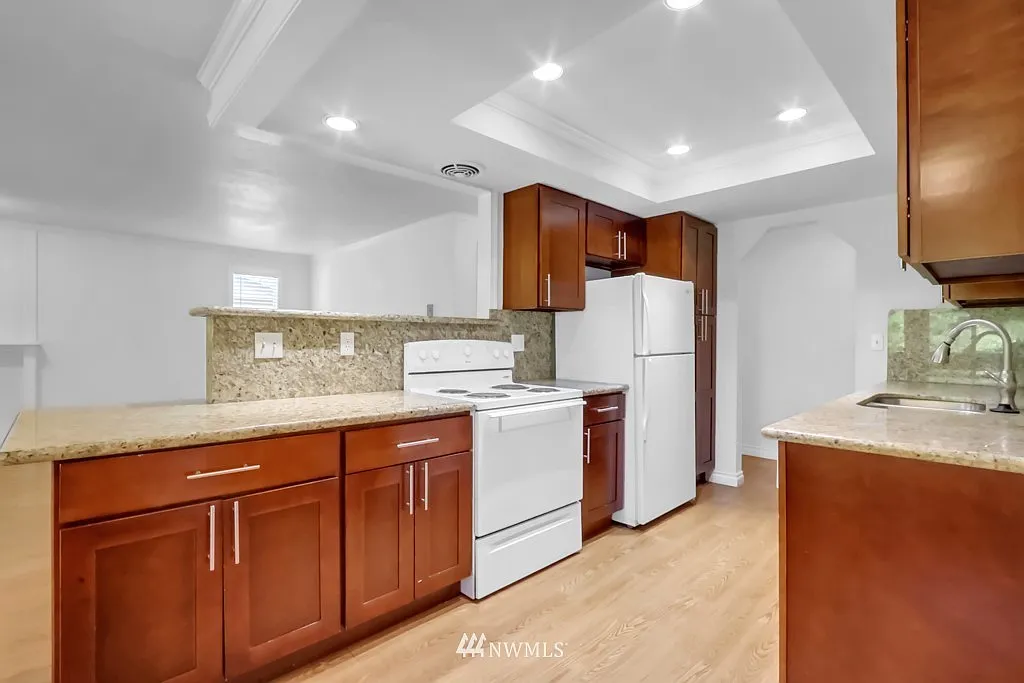 Building Photo - 3723 S Orchard St #B