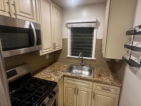 4th image of 7723 Lexington Ave #1/2