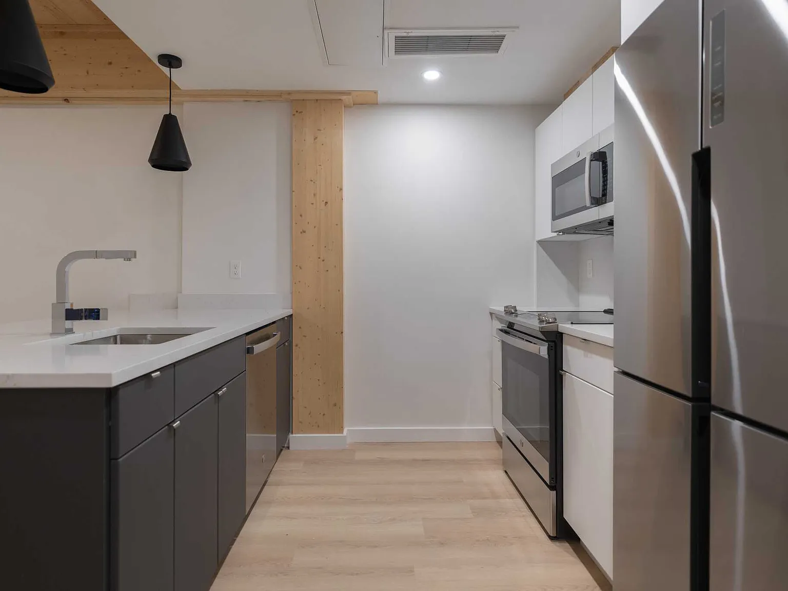 3 bed, $5,100 — Photo 1