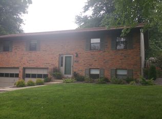 316 Bauer Ln, Maryville, IL