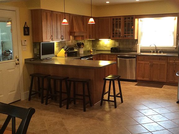 3rd image of 417 Briarmont Dr