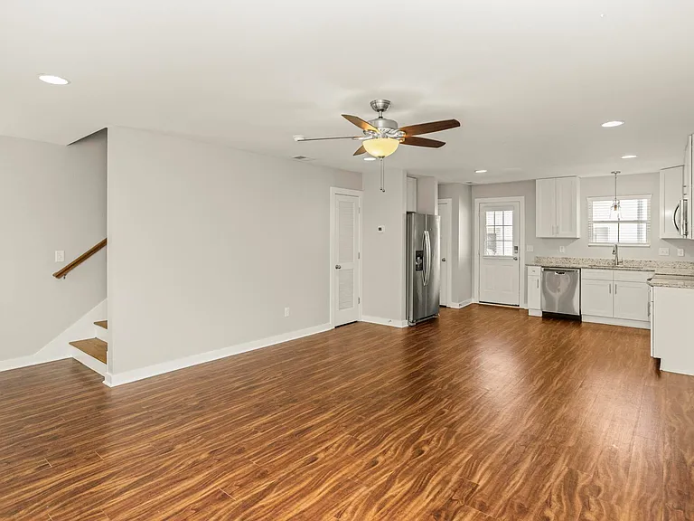 309 Myatt Dr #E — Photo 2
