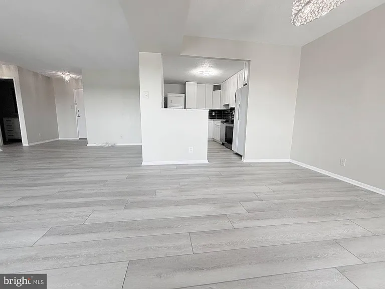205 Yoakum Pkwy #1004 — Photo 6
