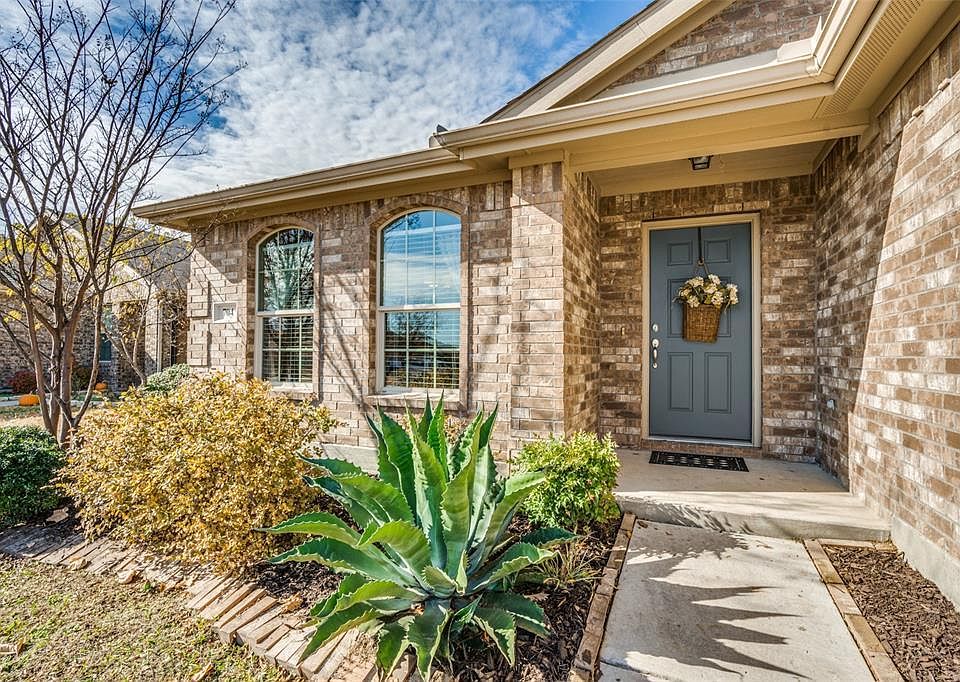 1st image of 704 Creekview Dr