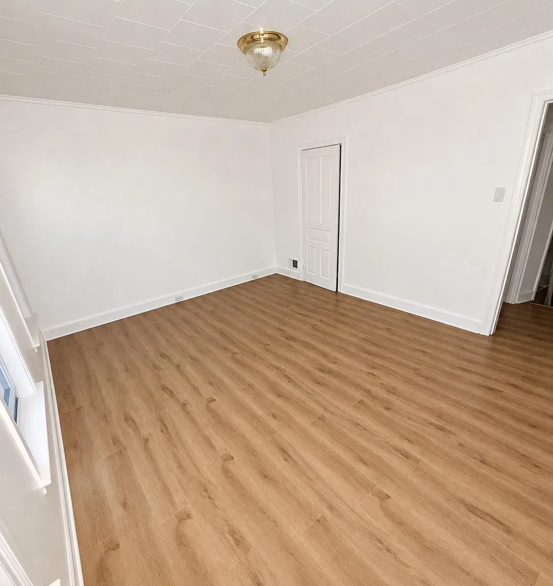 3 bed, 1.0 bath, 1170 sqft, $1,425 — Photo 2