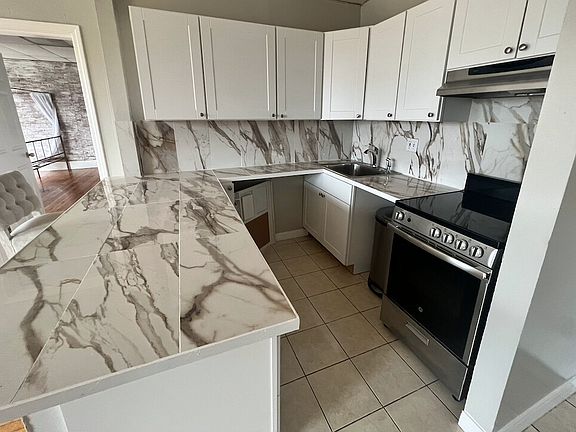 5th image of 922 Beacon St #12A