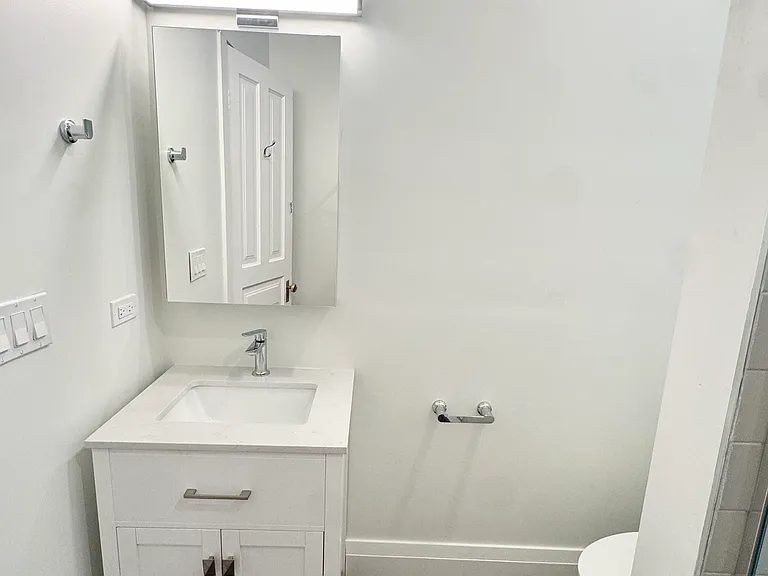 911 N Winchester Ave #1R — Photo 9
