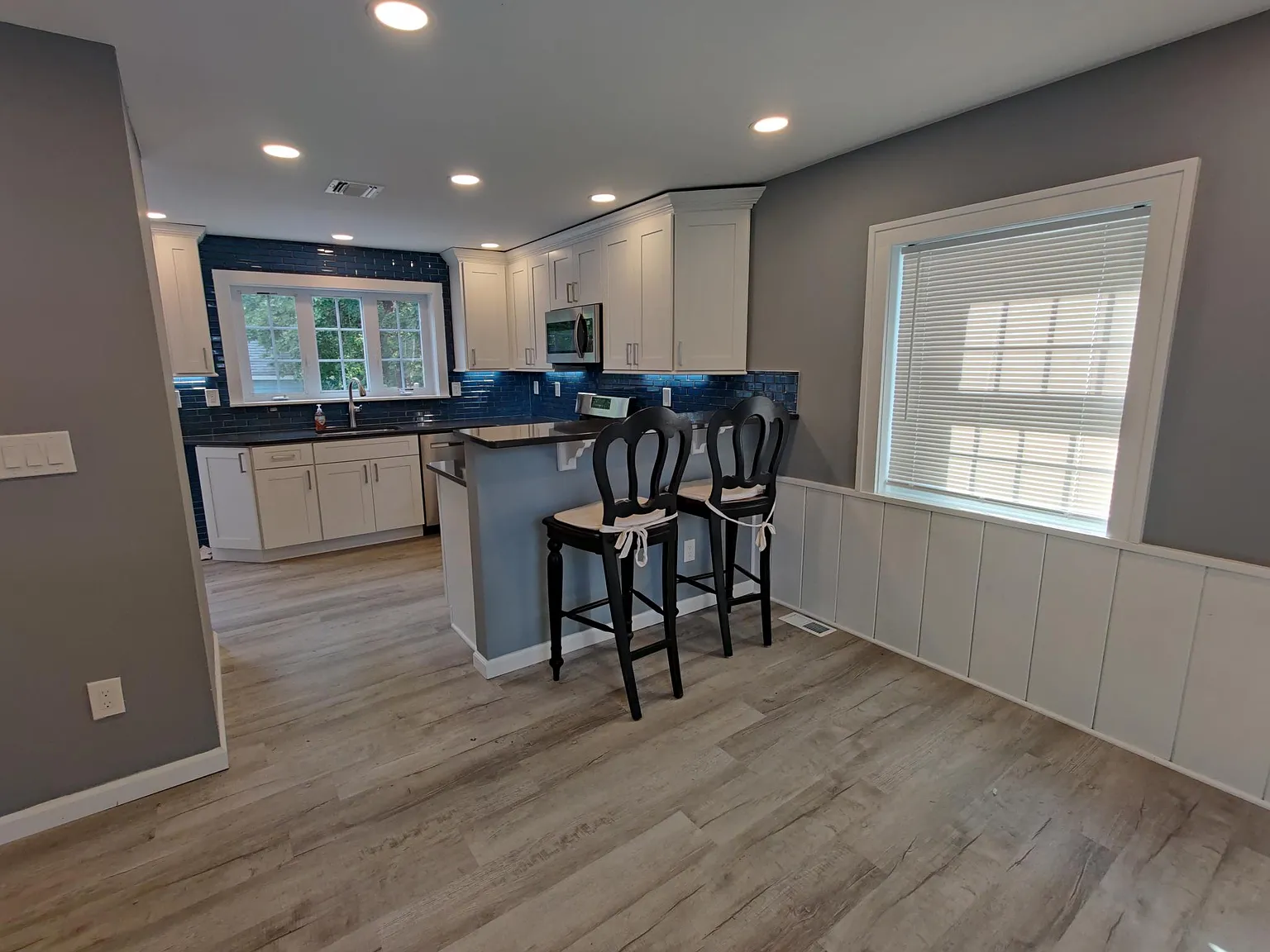 2 bed, 1.5 bath, 1300 sqft, $3,300 — Photo 2