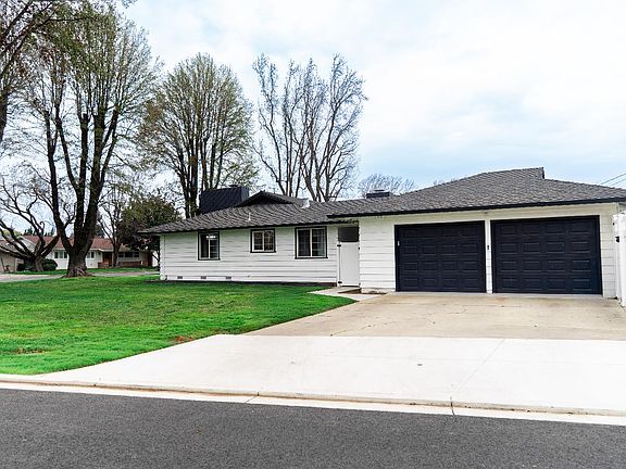 3rd image of 2220 N El Capitan Dr