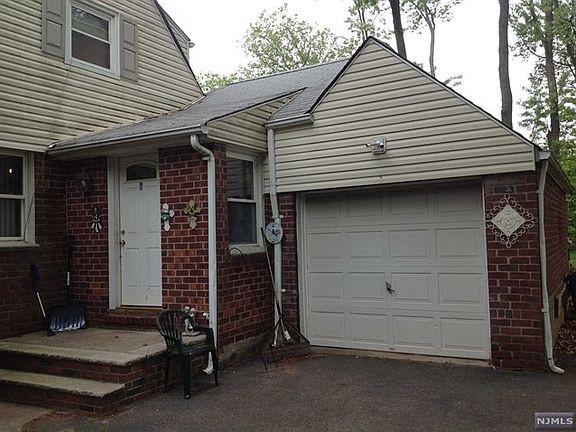 3rd image of 367 Rose Pl