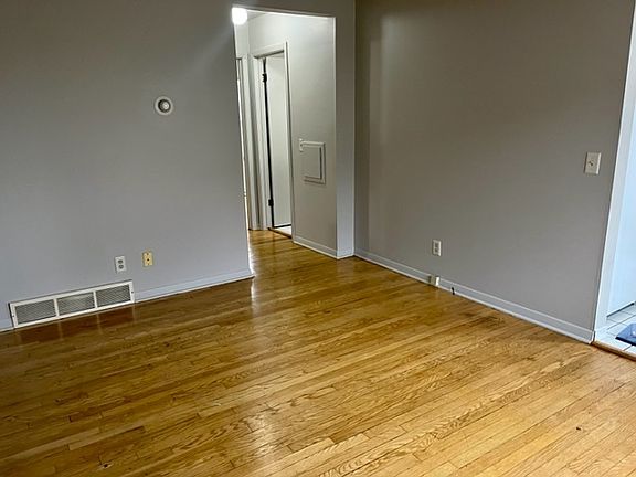 5th image of 806 Mayfair Ave #10952200