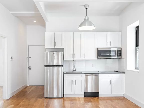 3rd image of 168 Suffolk St APT 3B