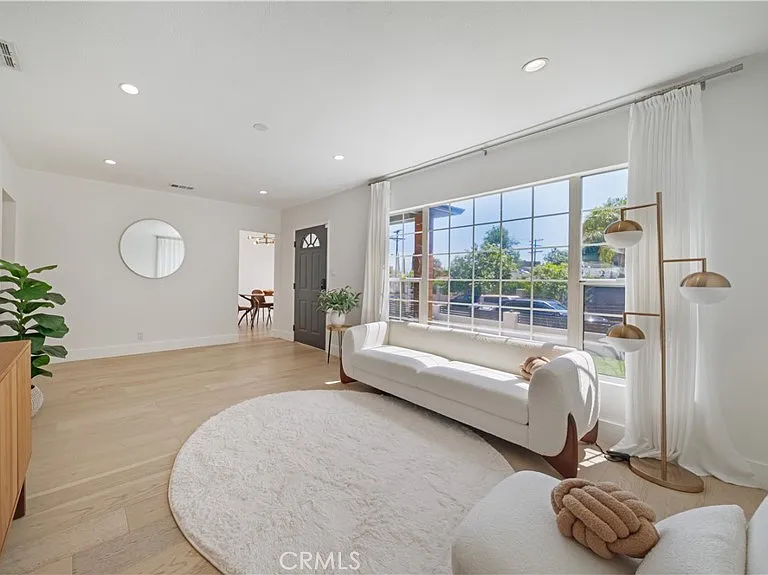 5143 Newcastle Ave — Photo 4