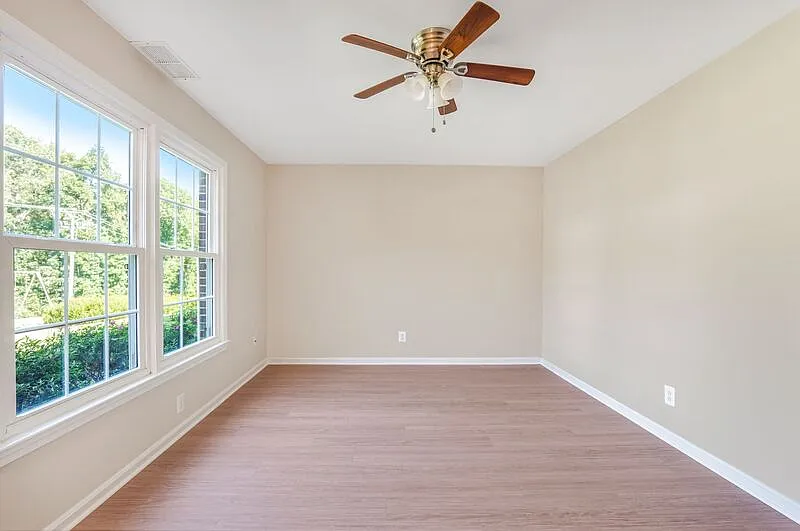 3 bed, 1.5 bath, 1240 sqft, $1,795 — Photo 2