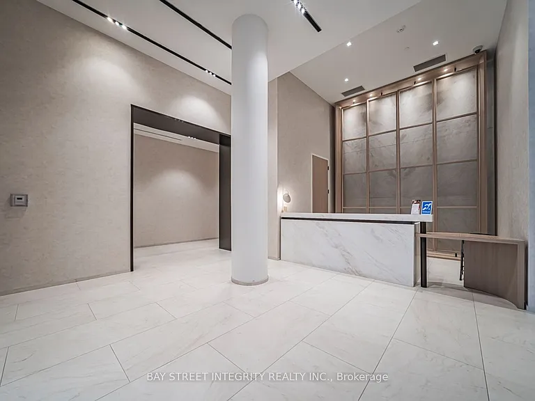 10 Oak St #903 — Photo 42
