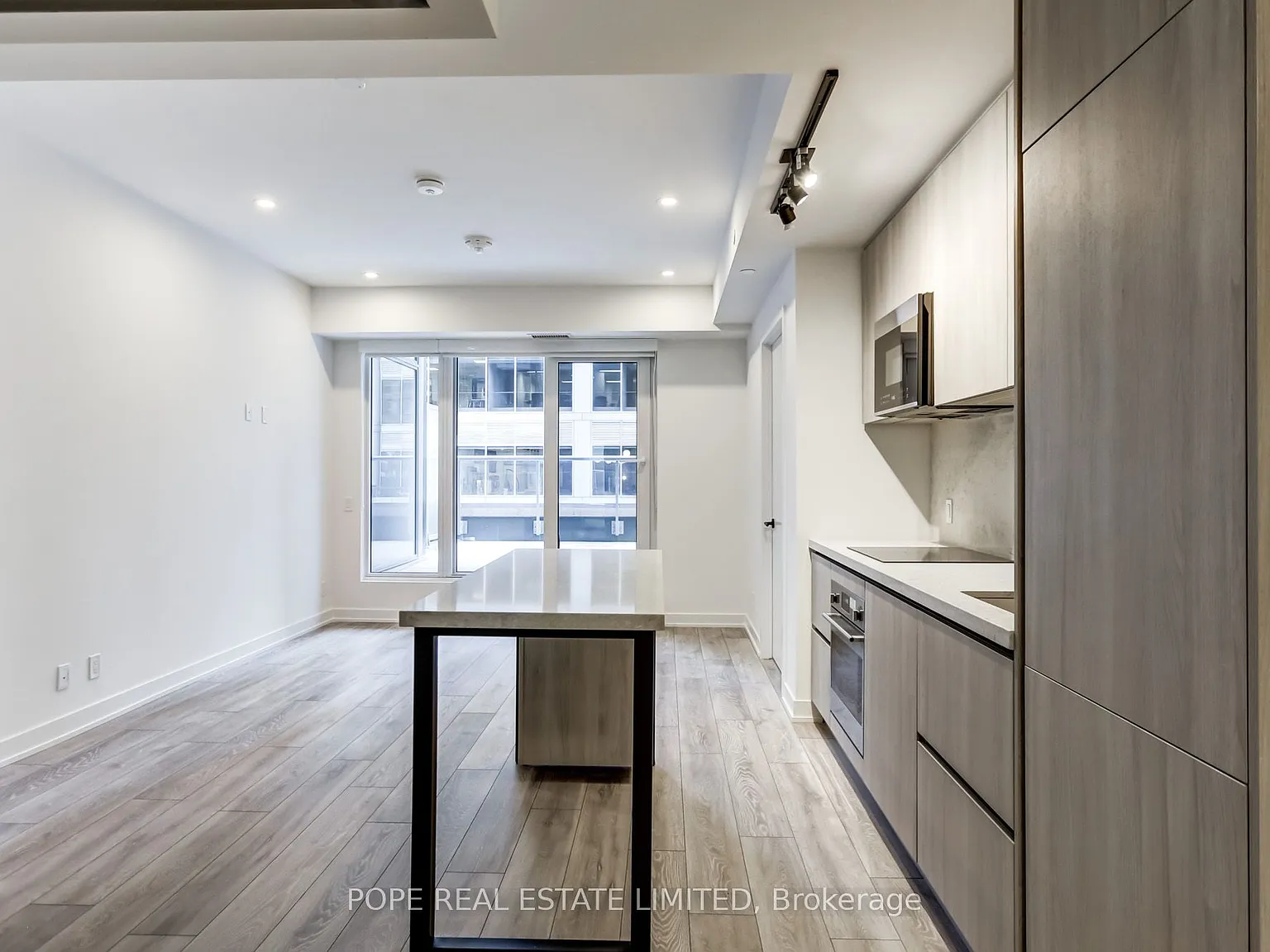 Peter & Adelaide — Photo 4