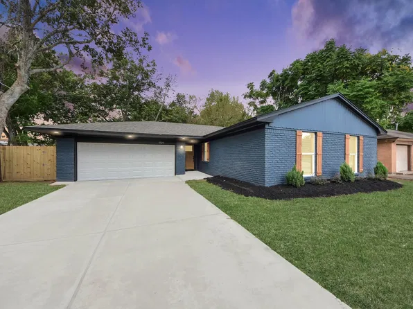 5523 Elm Tree Dr, Houston, TX 77048