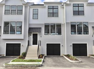 13 E Cross Trl #140, Danbury, CT 06810