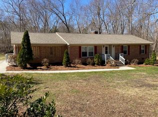 1904 Cardinal Crest Rd, Greensboro, NC 27406