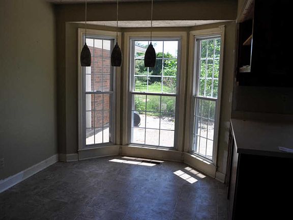 4th image of 813 Hinkle Ln