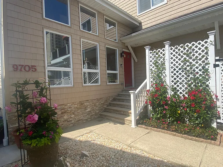 9705 Pacific Ave — Photo 2