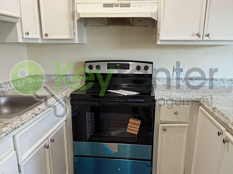 1065 Santiago Ave #6 — Photo 9