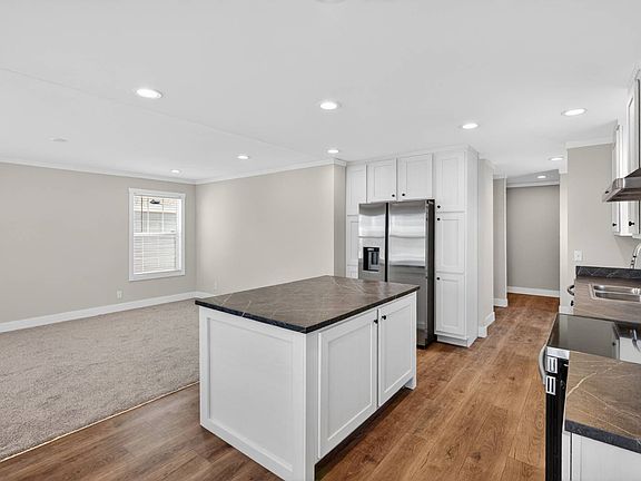 4th image of 250 Nelle Ave #H