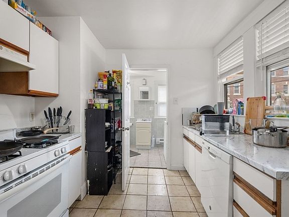 4th image of 18 Claymoss Rd #1