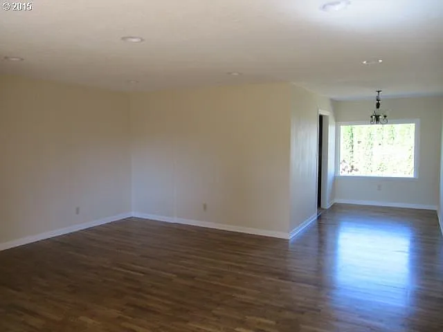 350 N Maple St — Photo 5