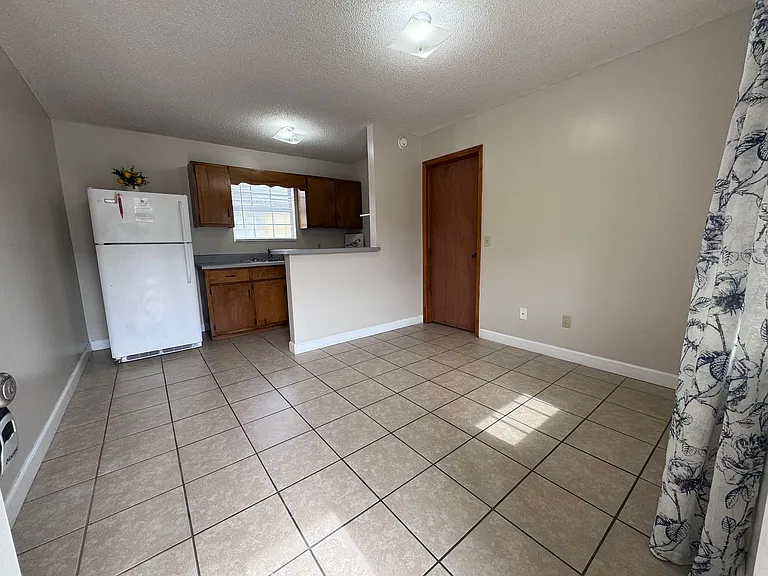 604 E Madison St — Photo 8
