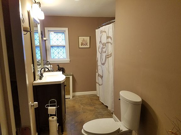 Bathroom 2nd floor