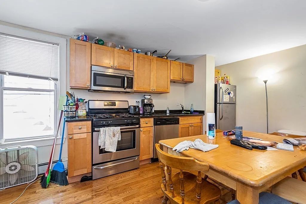 4 bed, 999 sqft, $5,000 — Photo 4