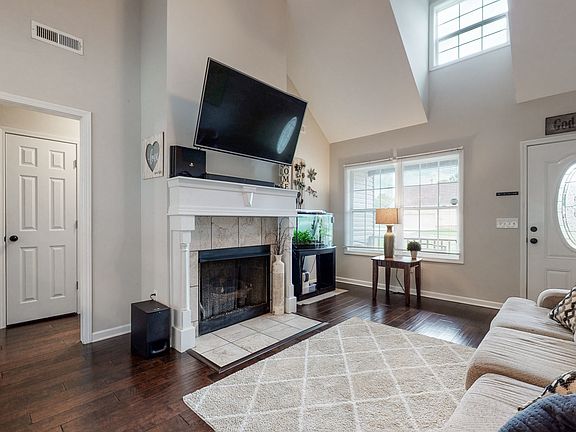 4th image of 302 Smotherman Ln