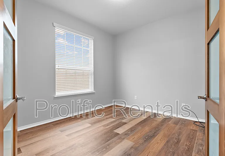 5904 Chuckwagon Cir — Photo 9