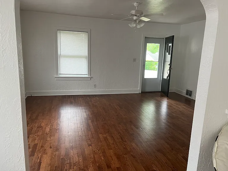 1527 New Madrid St — Photo 10