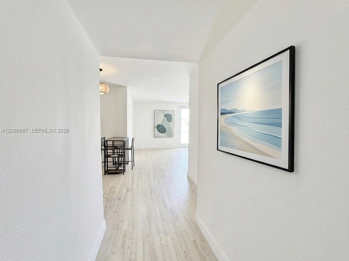 South Bay Club Condo — Photo 3
