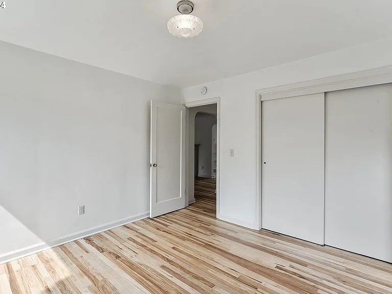 735 E 23rd Ave — Photo 17