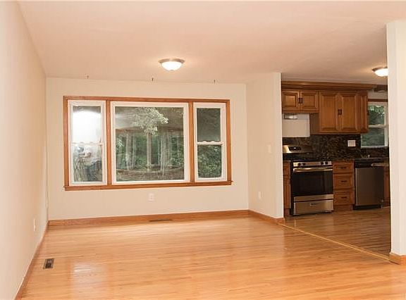 5th image of 30 Continental Dr