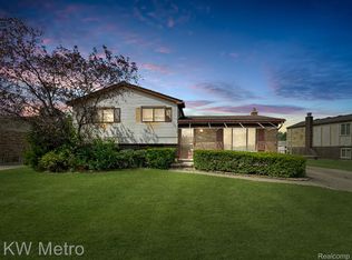 39325 Roland Dr, Sterling Heights, MI 48310