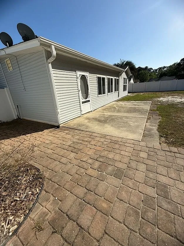 1132 Lancelot Lane - . — Photo 4