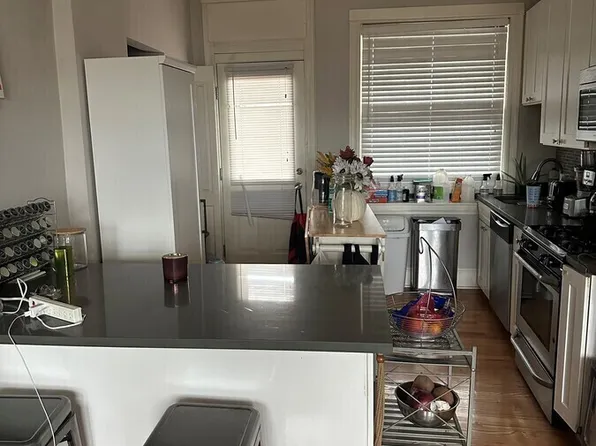 3139 W Wellington Ave #3, Chicago, IL 60618