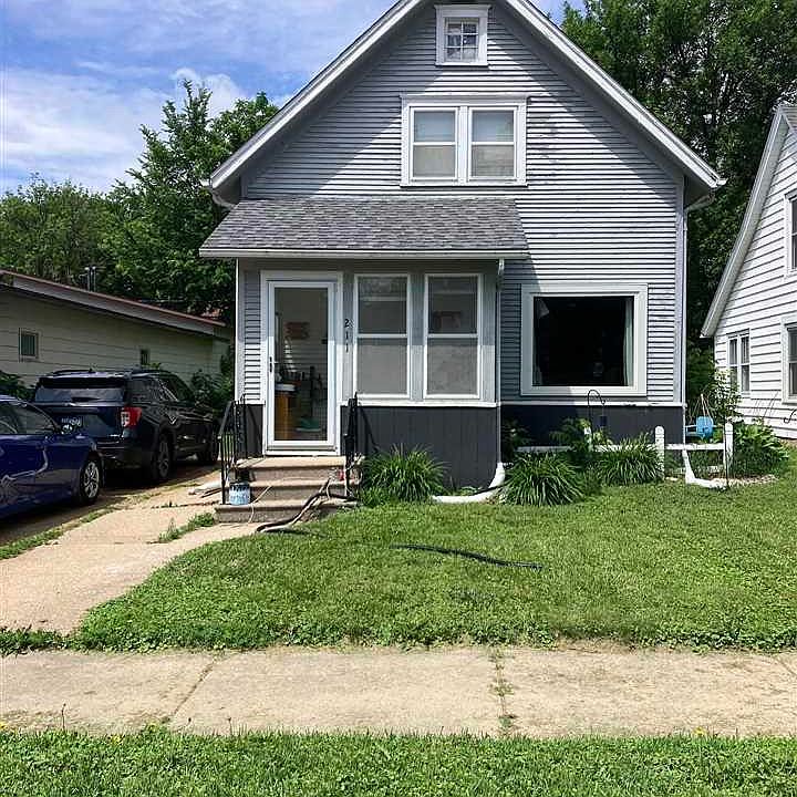1st image of 211 N Main St