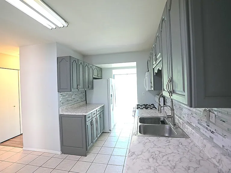 2684 Waterford Ct — Photo 10