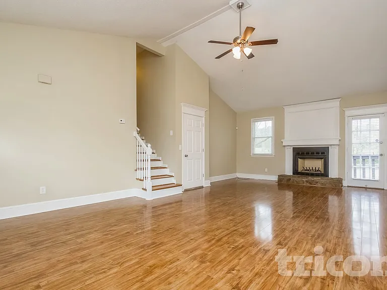 125 Wayside Dr — Photo 3