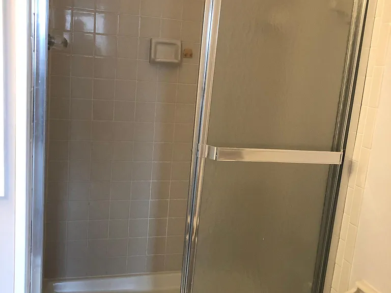 131 Caernarvon Ct — Photo 36