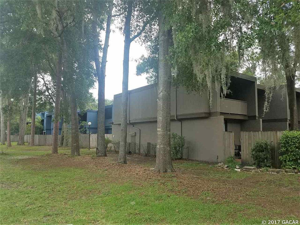 2nd image of 711 SW 75th Ter