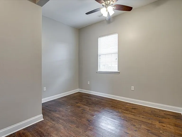 2425 Chamberlain Ave — Photo 16