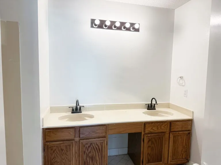 110 Charles Dr — Photo 3