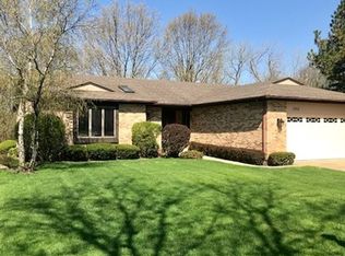 1932 N Carlyle Pl, Arlington Heights, IL 60004